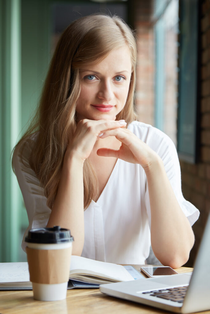 student in cafe